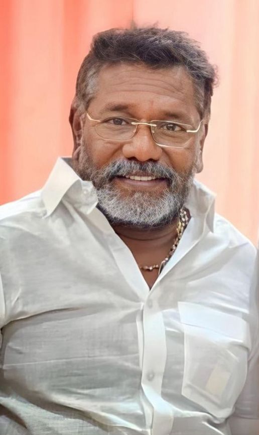 Actor #Karunaas lodges complaint at Police Commissioner Office again! 

Actor Karunaas has brought to light the issue of several YouTube channels, such as Thamizh Pandiyan and Bayilvan Ranganathan, spreading false information allegedly. He has taken the step of approaching the