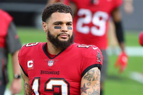 nflrums's tweet photo. Most #NFL seasons with 1,000+ receiving yards:

#49ers  Jerry Rice - 14 
#Bucs Mike Evans - 10 
#Vikings Randy Moss - 10
#Cardinals Larry Fitzgerald - 9 
#Cowboys Terrell Owens - 9
#Jaguars Jimmy Smith - 9 
#Raiders Tim Brown - 9 https://t.co/Ae358akcBh