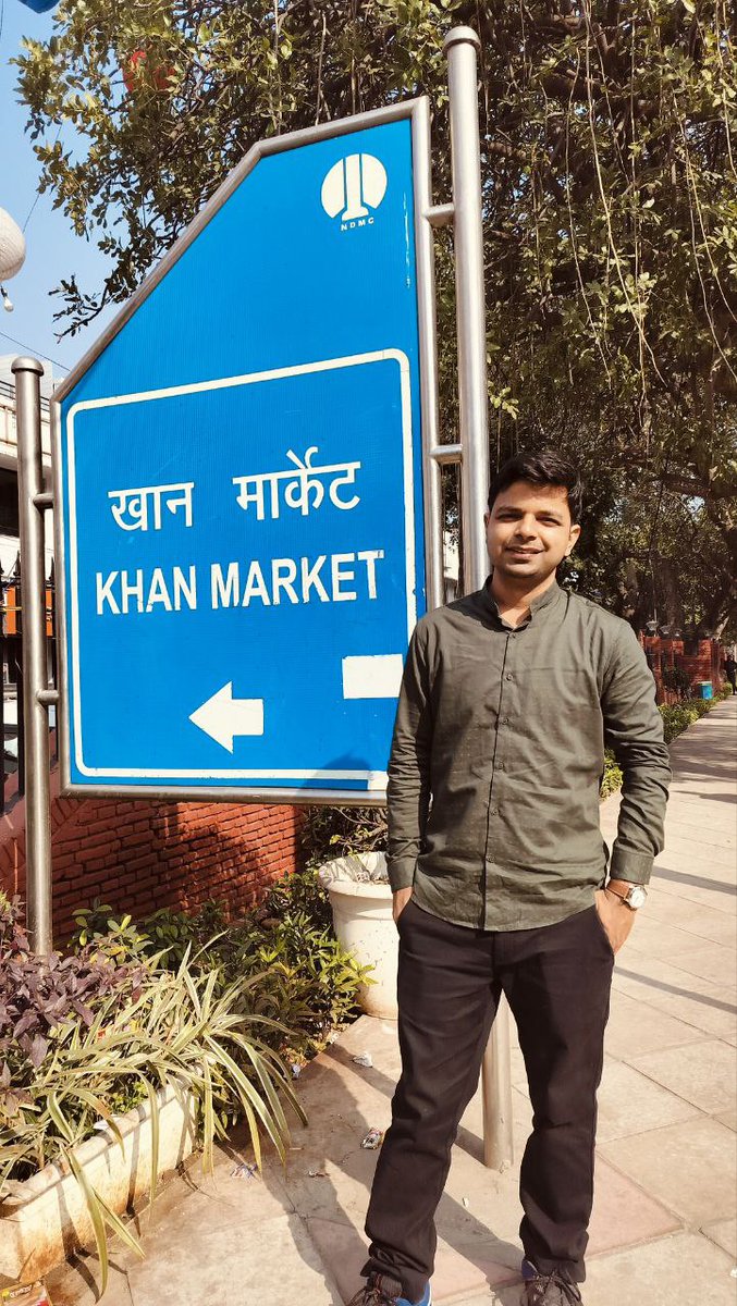 This place has different vibes! 

#KhanMarketGang 😀