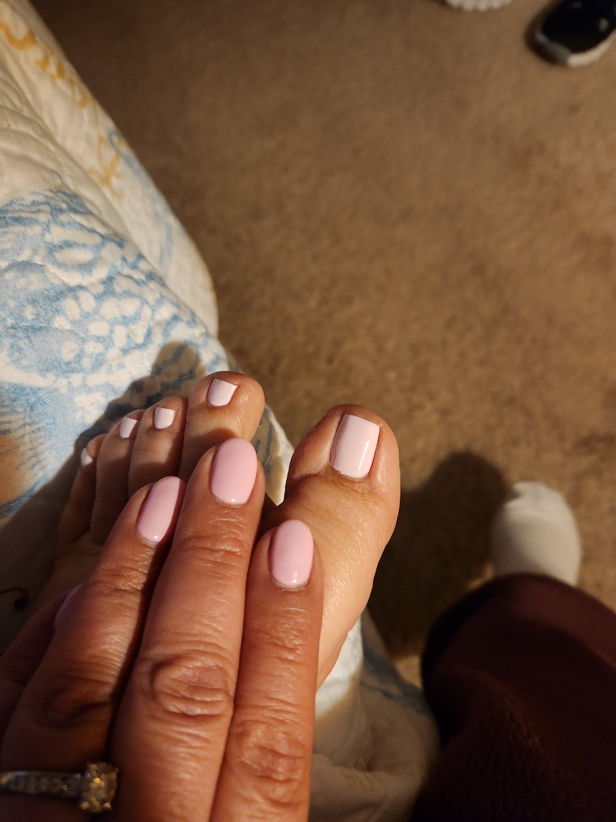 MaraEllis29's tweet photo. @OPI_PRODUCTS so I know gel colors can differ...but I'm at a crossroad with this difference? https://t.co/DWCN0uQUc3