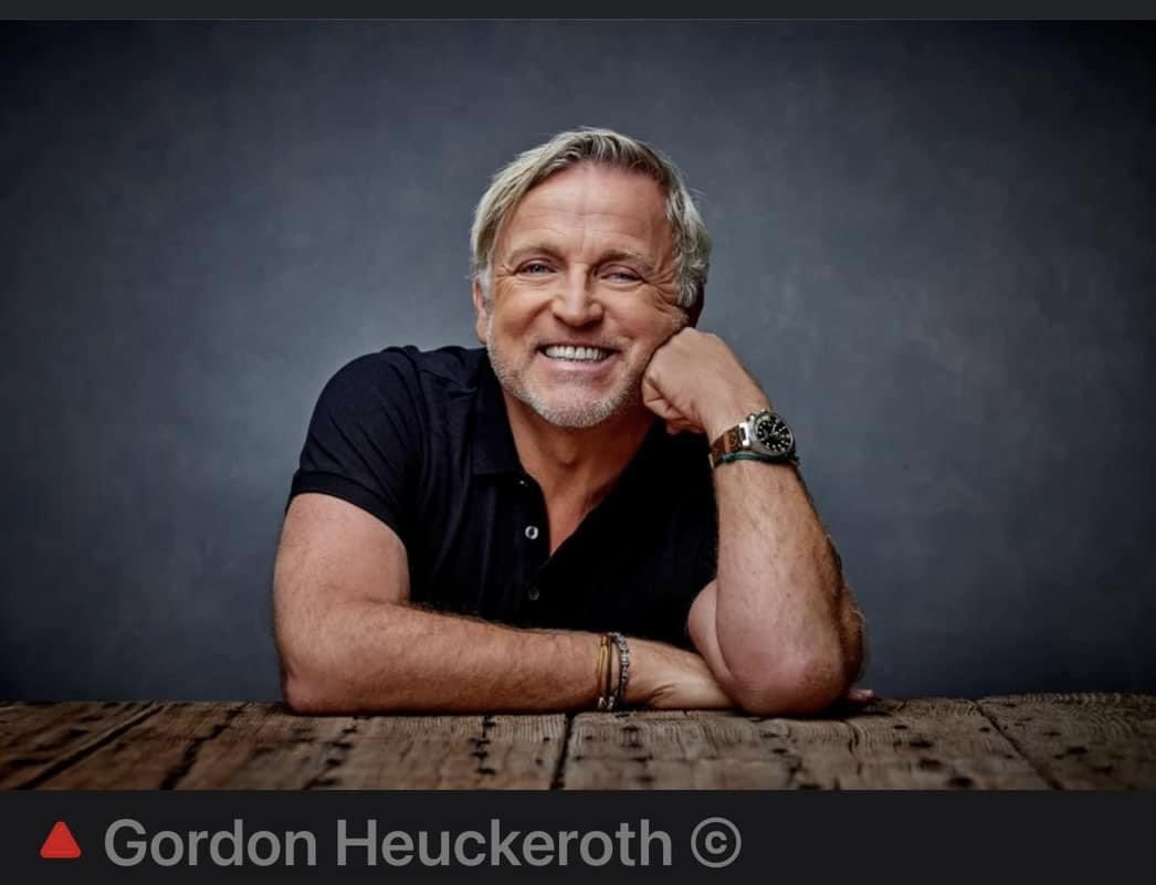 Goedemorgen,
Als #Gordon gaat ‘zingen’ voor de poort in Ter Apel, komt binnen 2 weken de asielstroom tot stilstand.