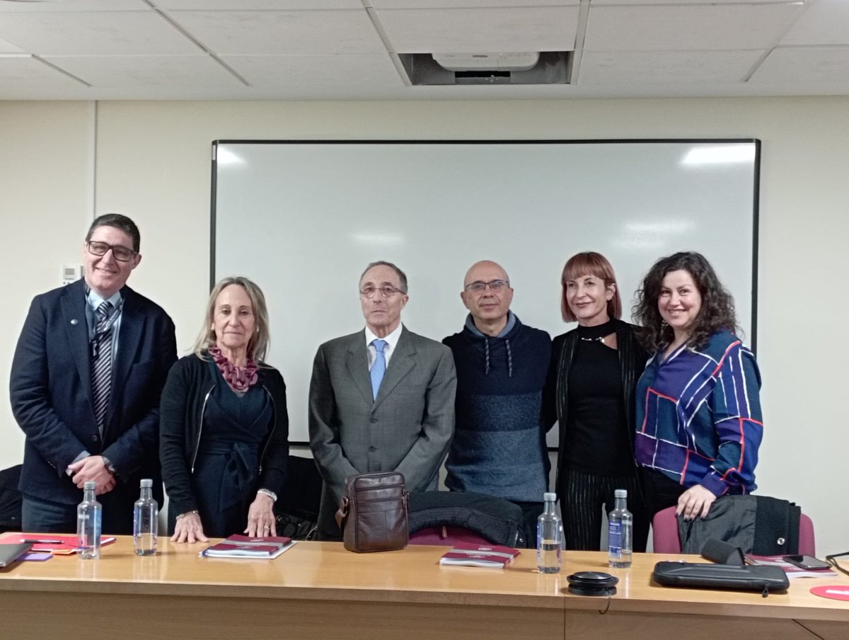 perezparedes's tweet image. So glad to witness @LetrasUM @UMU Prof Javier Valenzuela successful promotion!! One of the most brilliant researchers in cognitive #linguistics and semantics in Spain. Fab day with amazing colleagues @iraideia Prof Rojo, Barcelona &amp;amp; Manchón