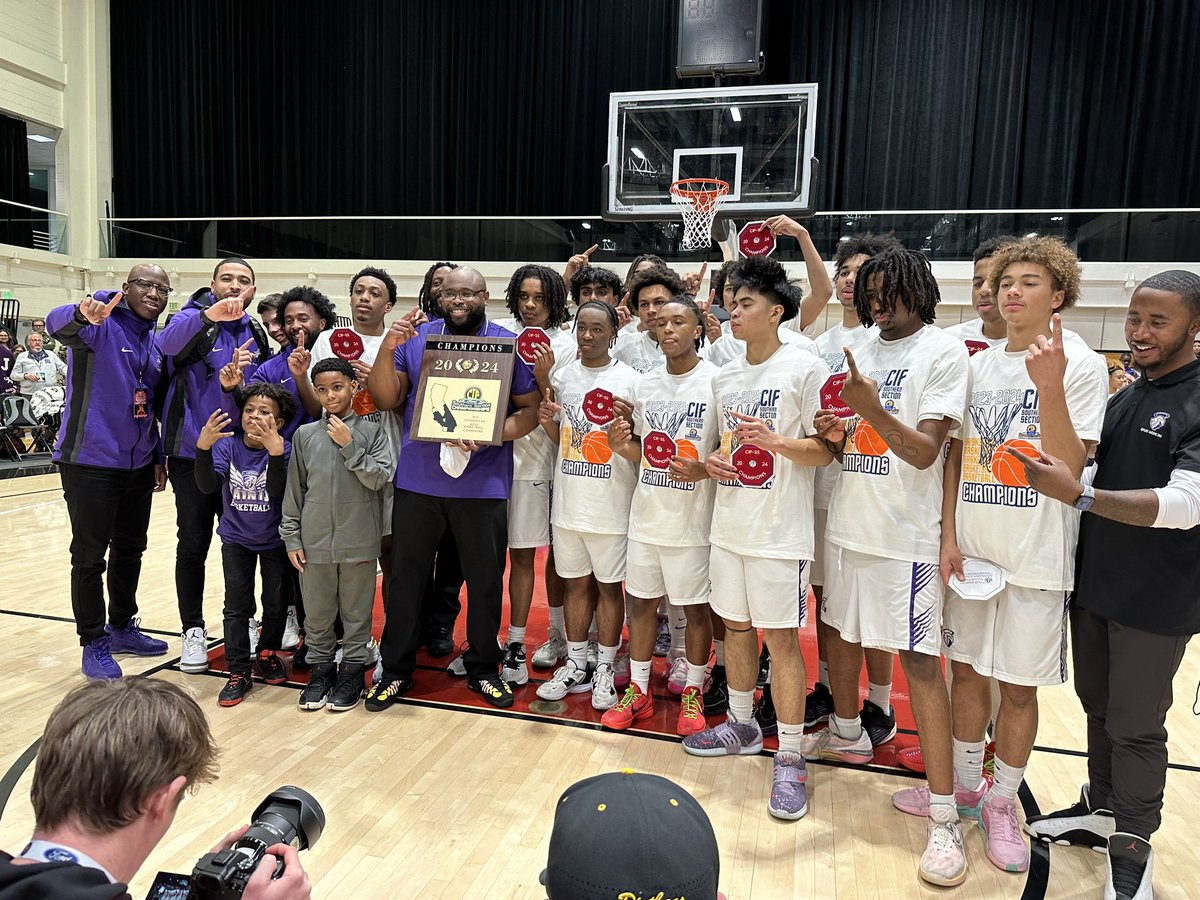 Final: St. Anthony finishes off Rolling Hills Prep 48-42 to win the Division 2AA championship at Azusa Pacific University. Quincy Phillips finishes with 20 points for #SAHS to lead them in victory. This is the boys second division title since 2000. #FearTheHalo