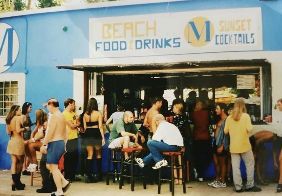 IbizaPast's tweet image. Bar M 1995.

#ibiza #ibizapast #barm #sanantonio #nineties #ninetiesfashion #fashion #90sfashion #90s