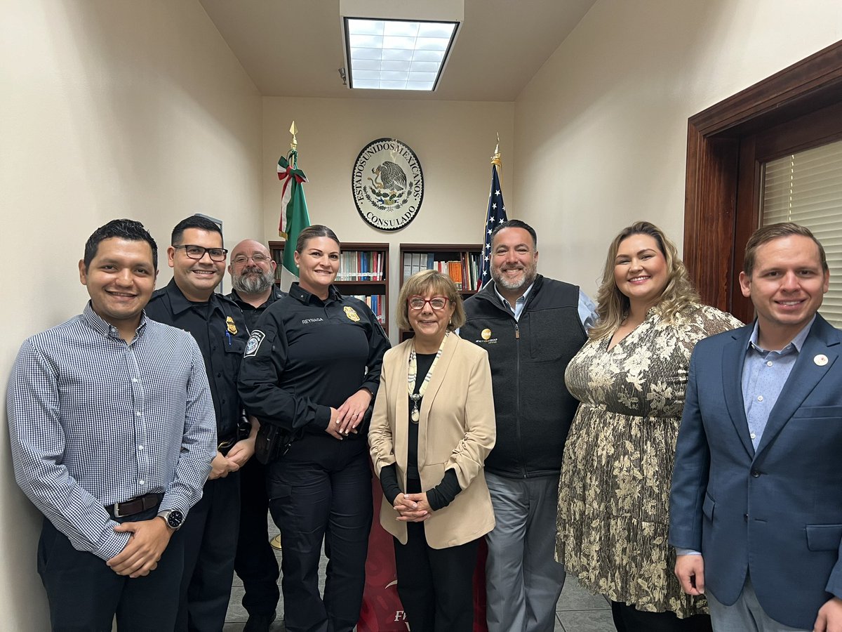 Closing out a successful week with a focused dialogue among those who serve the Yuma Region and the US/MX border. Communication is key and remaining informed is a priority among the organizations! #CBP #ConsuladoMexicano #YumaCounty #GYPA 👏🏻