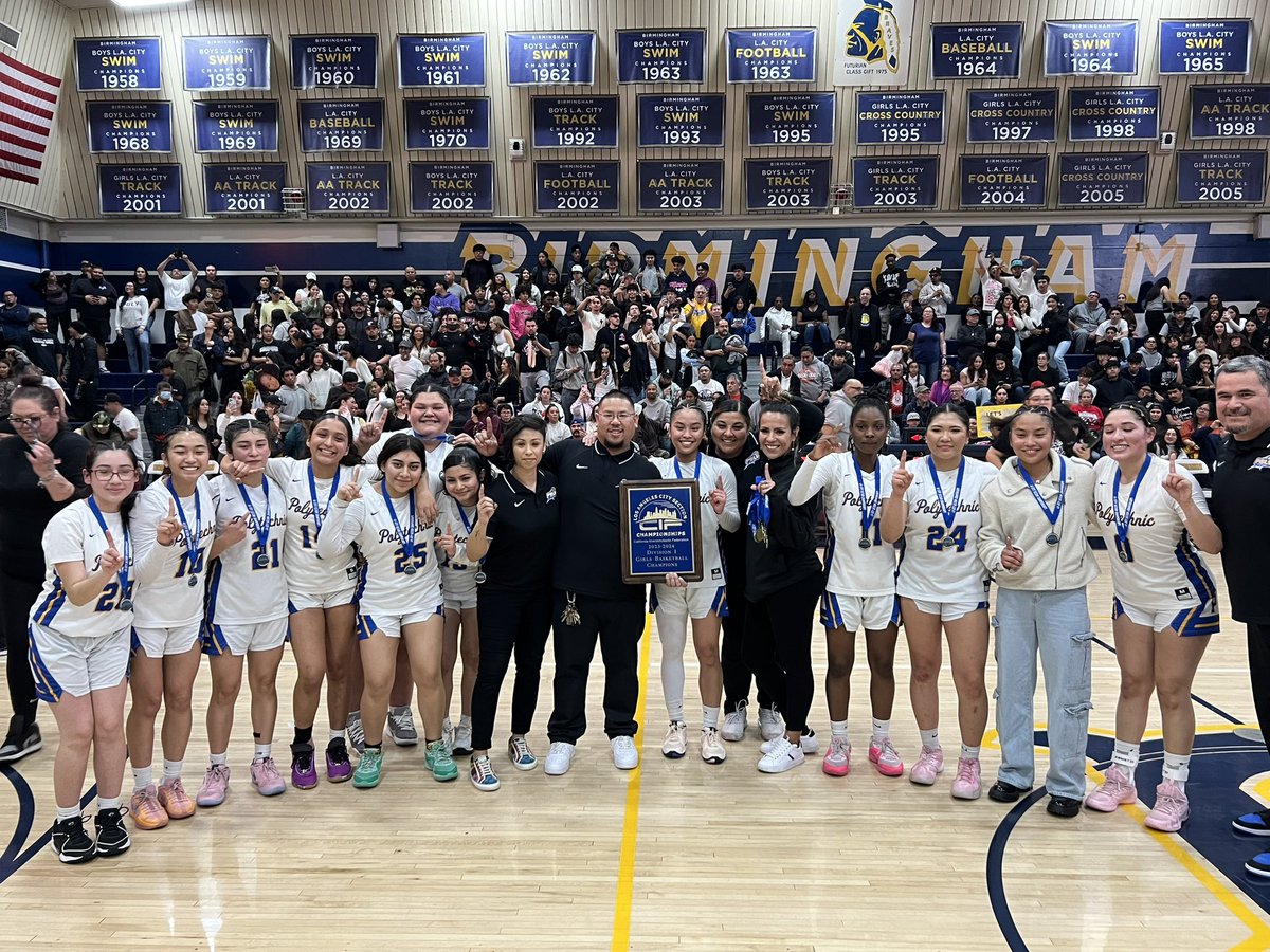 Girls Division I: 🏀

Polytechnic 57 🏆

Arleta 47

Congratulations to the Parrots on their second consecutive #CIFLACS title! 👏👏