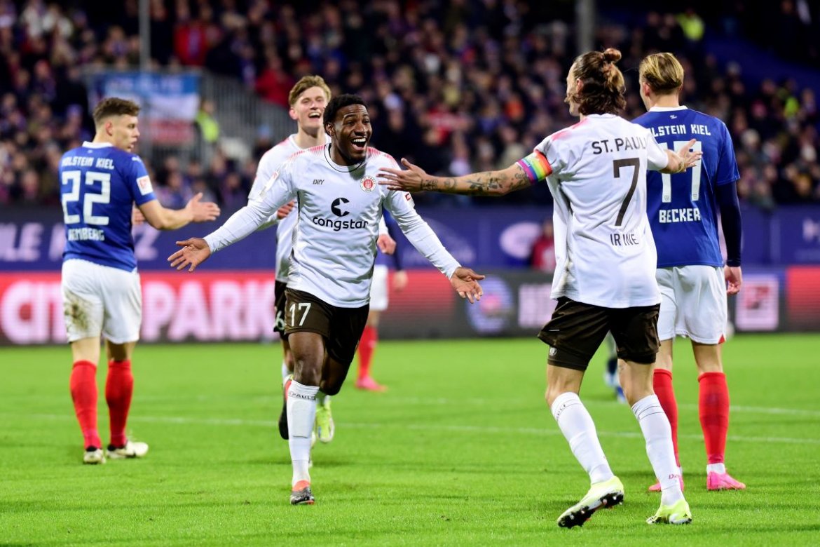 Züngeln an der Starkstromleitung? Was der FC St. Pauli gestern bei Holstein Kiel durchmachte 👇👇👇 #FCSP #KSVFCSP millernton.de/2024/02/24/hol…