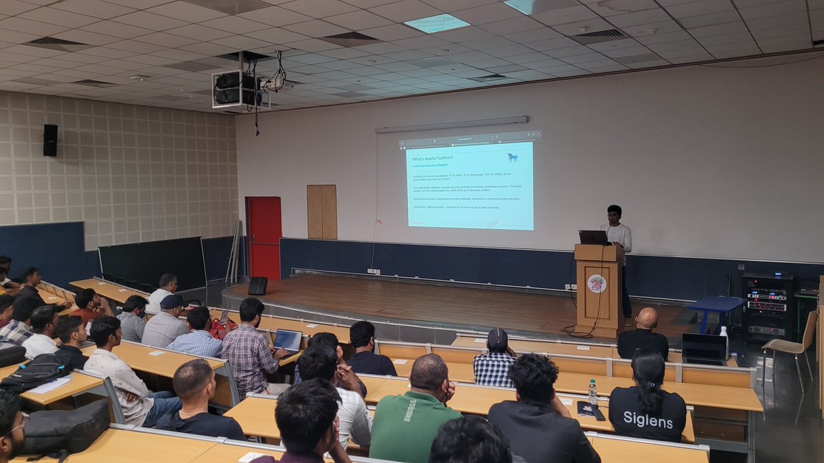 Next is @birla_kris32212 enlightening us about Apache Yunikorn - it's architecture, modes and how it helps with historical tracking. 

#CNCFHyderabad