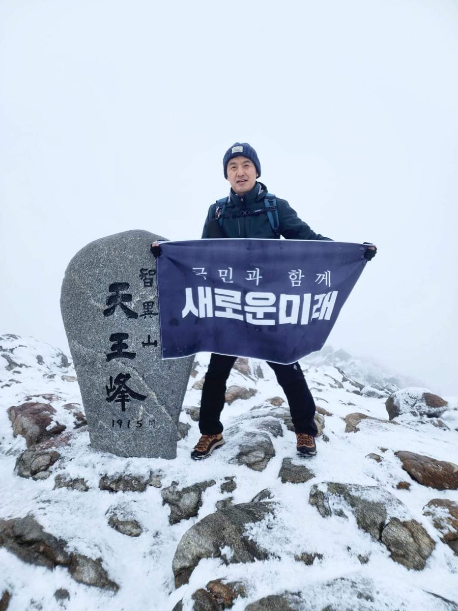 글세요..우리가 기호 3 새로운미래 새미래 던 어른들 장년층 못알아 먹을까..걱정 걱정들 하는데..우리가 기호3만 쟁취 하면 당명 그거 아무것도 아닐 겁니다.그리고 이것도 노인 비하 같아요..뭘 당명을 몰라 못찍어..선거 30년 40년 50년 60년 이면 베테랑 이예요.전문가고..ㅎ