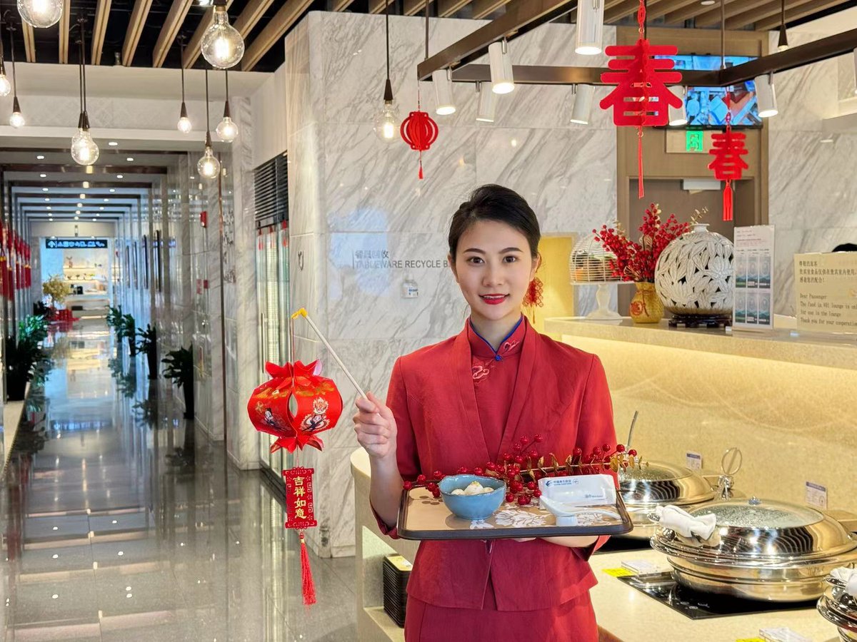 CEAirglobal's tweet photo. Today is the #LanternFestival! Eating #tangyuan is a tradition during the day. The round shape of tangyuan symbolizes the unity of families, it also holds people's beautiful wishes for a sweet life. #CEAir invites you to taste tangyuan and embark on your journey with happiness! https://t.co/0K4G2BYviQ