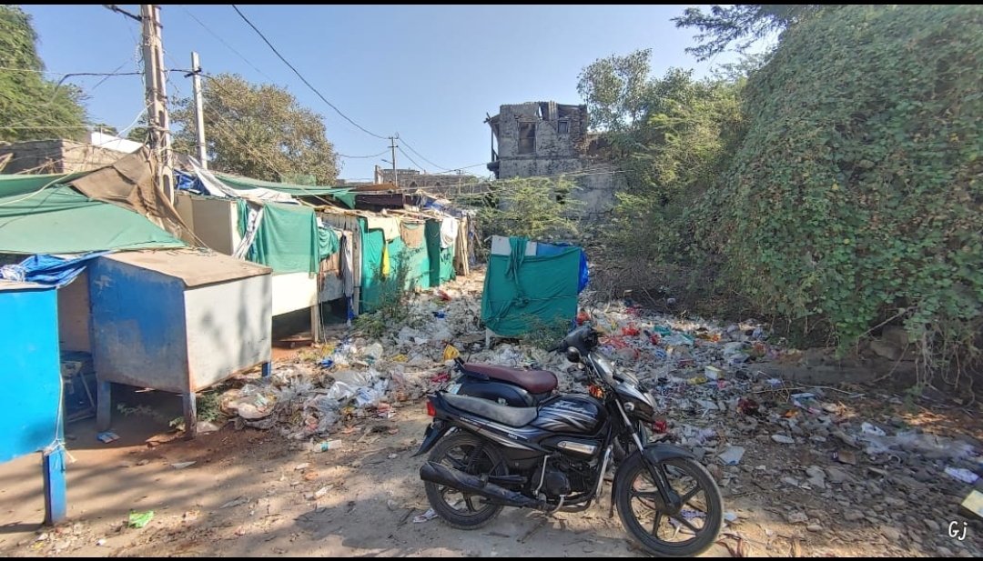 jaidev_ntp's tweet photo. @InfoGujarat @PMOIndia @narendramodi @CMOGuj @Mulubhai_Bera @incredibleindia આ બ્રિજ ઓળંગીને બેટ પર પહોંચો ત્યારે પ્લાસ્ટિકના આ ઉકરડાઓ જોવાનું ન ચૂકશો.. https://t.co/Jb8kzYS1oD