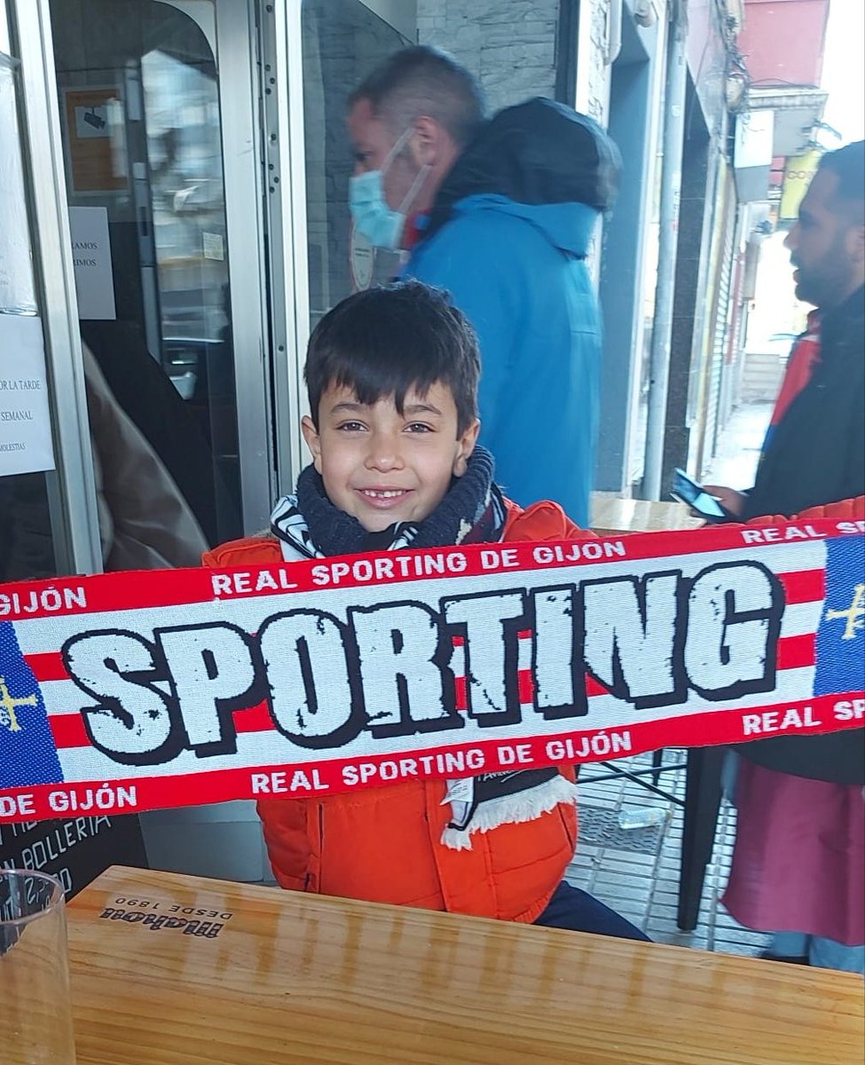MAGO_ES_78's tweet photo. @gasparcampos
Comienza un finde de fútbol muy especial para muchos.
Esperamos poder verte otra vez en tu otra casa donde nos hiciste disfrutar un montón el año pasado.
A este pequeño le gustaría regalarte su pancarta q hizo con tanto cariño.
Siempre serás bien recibido!!! https://t.co/NnAs0CV04b