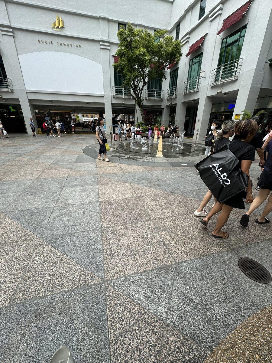 shogo_itn's tweet photo. Bugis junction #bugisjunction ⛲️😎 https://t.co/46Vm2i8pQC