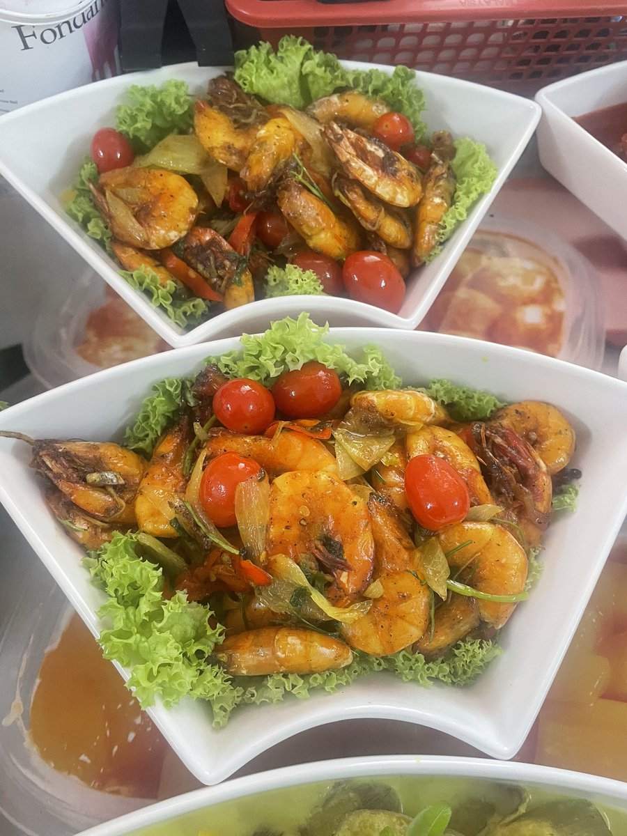 encikteruna87's tweet photo. Alhamdulillah Job wedding yg Ke-3 untuk tahun 2024
Selamat Pengantin Baru kepada kedua mempelai..semoga ikatan yg dibina berkekalan hingga ke Jannah…

#jobkawinkawin #makanberadap #mejavip #daridapurbujang #cookwithpassion #pulaupangkor #perak https://t.co/KfD1PYSiPY