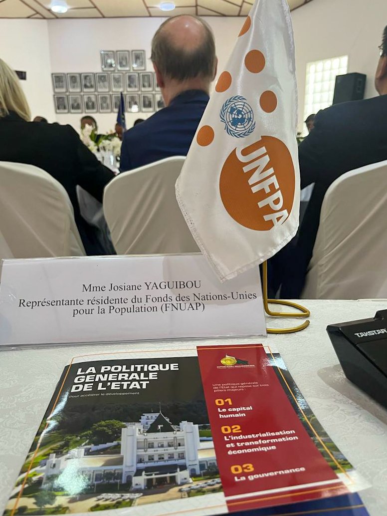 Speaking on behalf of partners during strategic round table w/ govt,

<a href="/UNFPA/">UNFPA</a> stressed on the synergy to achieve the Govt goals through the 3 devt pillars &amp; bank on the prospects of a #DemocraphicDividend &amp; #FamilyPlanning to foster greater Human Capital.

#Madagascarmatters