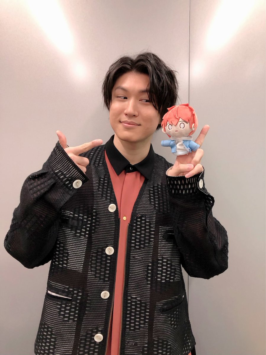 hemp_m's tweet photo. 「映画 ギヴン 柊mix」
大ヒット御礼舞台挨拶
ご来場ありがとうございました〜っ

舞台挨拶2回目には、2/28誕生日の真冬特製バースデーケーキが！！
ケーキと矢野♪
ケーキを撮るみんなをパチリ！笑

そして！
「映画 ギヴン 海へ」（2024年秋公開予定）の発表も〜っ！！！
お楽しみに〜っ♫

#ギヴン https://t.co/8PphMrZmcx