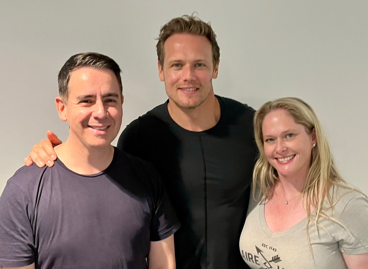 robertlicuria's tweet photo. Hublander: A Visit to the Highlands, the first ever convention for #Outlander, was really fantastic today! We had a great time watching the Q&amp;A panels and catching up with absolute legend @SamHeughan 

The full video interview will go live at @GoldDerby next week, so stay tuned! https://t.co/YuGypmhkva