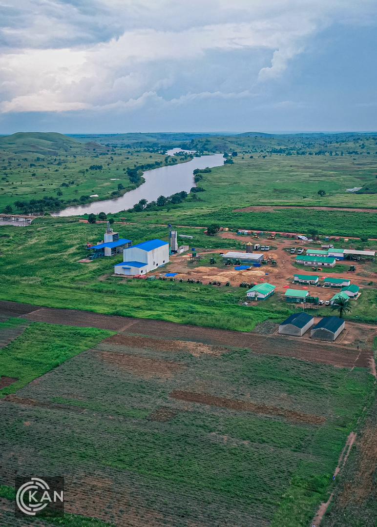 VisitKasaiDRC's tweet photo. #MBUJIMAYI | #KASAI_OR | #RDC 🇨🇩
La base agricole de Nkuadi située à plus de 40 kilomètres de la ville dans le territoire de Tshilenge, est un projet visant la production de la farine du maïs et du manioc de haute qualité exécuté par les entreprises @IITA_CGIAR et BAB ⤵️
@ATARDC https://t.co/zAGDqvpgEs
