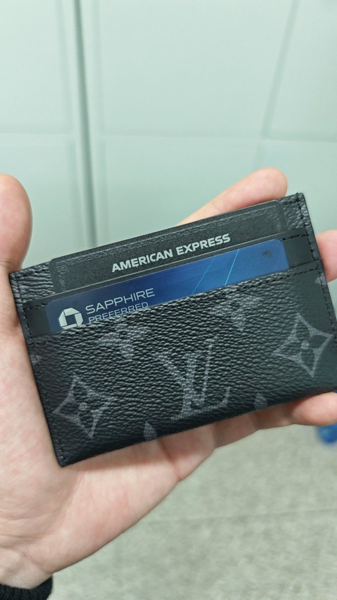 收到了AMEX送的TF卡包 可惜我有别的了😭