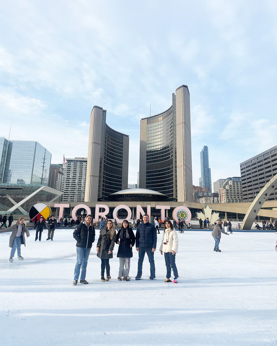 ❄️⛸️
#SSLC #TorontoAdventures #IceSkating #EnglishinToronto #NathanPhillipsSquare #WinterFun #StudentLife