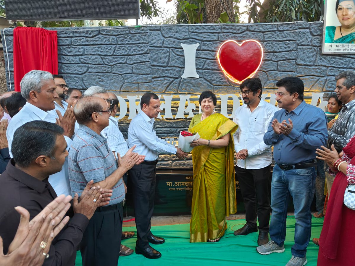 LavekarBharati's tweet image. Inaugurated #SelfiePoint at #Lokhandwala Market, #Versova_Vidhansabha, conceptualized by Lokhandwala Vyapari Mandal. In Presence of Members of Lokhandwala Vyapari Mandal,  Local Corporator Yogiraj Dabhadkar, BJP Pradhikaris &amp;amp; Karyakartas.
