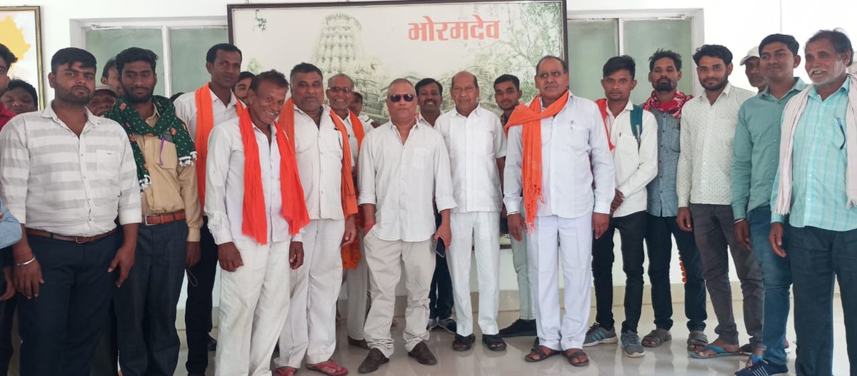 MohAakib2's tweet photo. कबीरधाम जिले में शिवसेना का बैठक सपन्न हुआ उच्च विश्राम गृह कवर्धा में मा.श्री धनंजय सिंह परिहार की उपस्थिति में ��ैठक संपन्न हुआ बैठक में आगामी कार्यक्रम रामनवमी, संगठन विस्तार एवं प्रशिक्षण शिविर को लेकर चर्चा की गई https://t.co/nJuOipXUl3