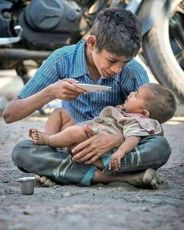 RubabHayat9's tweet photo. غربت سوتیلی ہوتی ہے۔
اور دولت کے ایک سو ایک رشتہ دار نکل آتے ہیں ۔ 🥀

غریبوں کی مدد کرو امیروں کی چمچہ گیری نہیں۔۔ بیشک دینے والا ہاتھ مانگنے والے ہاتھ سے بہتر ہوتا ہے۔۔ ۔ https://t.co/8SEJkeJLQi