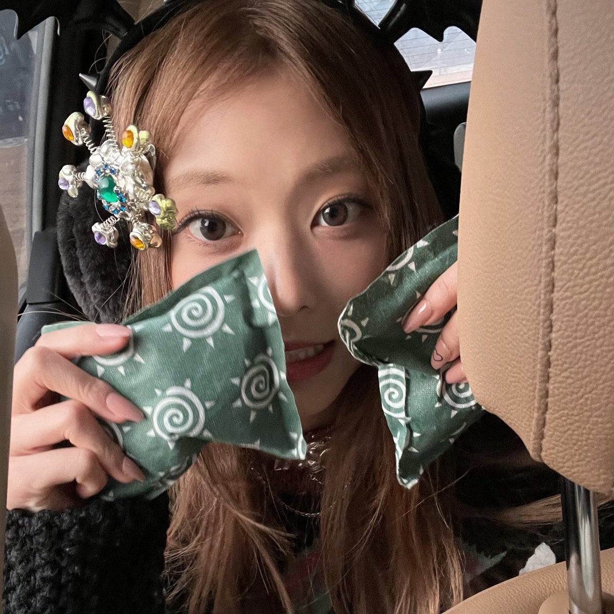 lovablDea's tweet photo. 핫팩해리니 유독아기같아서 조아 https://t.co/C01f9v1Xsh