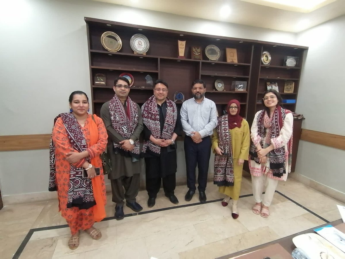 ShoaibNewsone's tweet photo. A very impressive meeting with Pak-US Alumuni Network Karachi Chapter leadership at KPC. Dr Farhan Essa leaded the Deligation as a president. we discussed the future Plans and mutual coordination between PUAN and KPC for working Journalists capacity building activities in future. https://t.co/8HZtsxgwKi