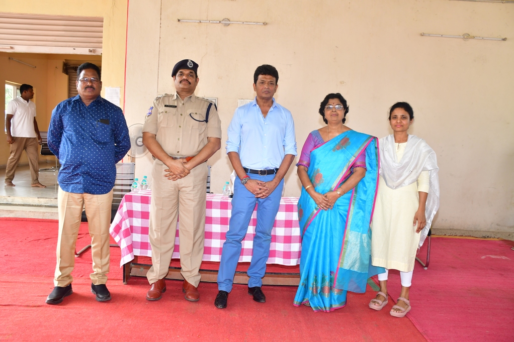 7thBnTSSP's tweet photo. Organised felicitation Ceremony in this Unit in connection with transfer of Sri S.Vishnu Murthy, DSP to #TaskForce, Nizamabad and Smt .C.Hamsarani, AO to #SRP_Secunderabad #TSSPBns #TelanganaCops https://t.co/Up5Ojmb9Au