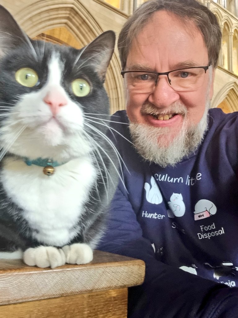 Great to see @RevWhoGuest @Southwarkcathed for today's Stories of Cats event 😺