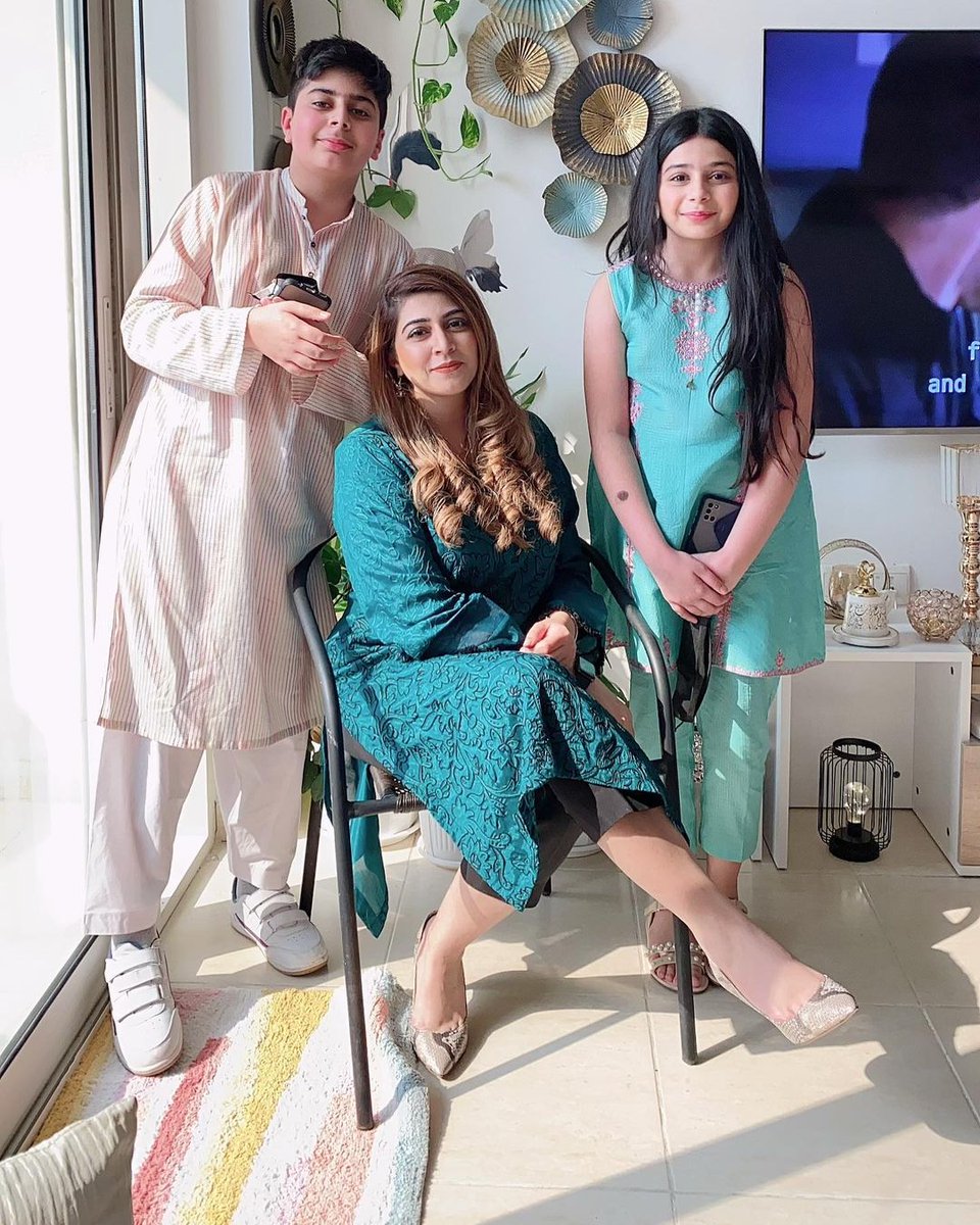 My Whole World 🌎 #mybeautifulfamily ♥️♥️

#weekendvibes #SaturdayMotivation #desiwear #desifashion #sanyahussane #singlemomrocks #BobbiAlthoff