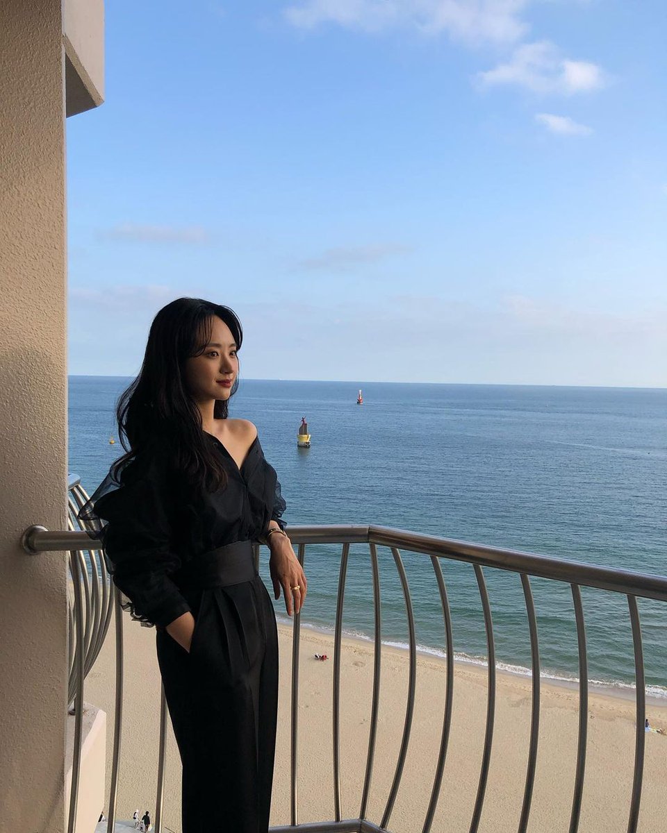 actor_ysh17's tweet photo. Hi, everyone. I'm here 😆

Good vibes at the Saturday beach resort! 🏬🏖️ Perfect spot to relax, unwind, and make unforgettable memories with loved ones. Let the weekend adventures begin! 💙🖤 https://t.co/4ebNUZ9CTD