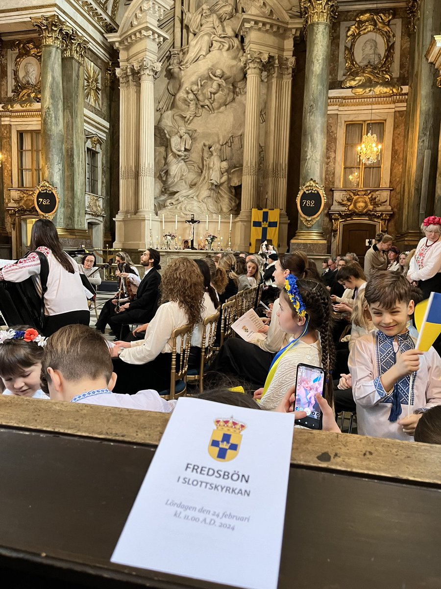 On the two-year anniversary of the Russian full-scale invasion of Ukraine, I represent the Government at the Church Service given in the Royal Chapel of the Palace in Stockholm in the presence of their Royal Majesties and with Ukrainian music and Choir. Slava Ukraini! 🇸🇪💙🇺🇦