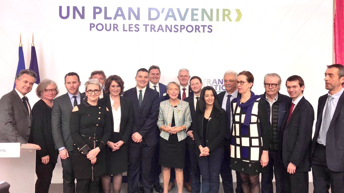david_valence's tweet photo. Il y a un an jour pour jour, le Conseil 
d’orientation des infrastructures 
remettait son rapport sur la 
programmation des investissements 
d’avenir pour les mobilités. 

➡️En réponse, la Première ministre 
annonçait alors 100 milliards d’€ 
pour le ferroviaire d’ici à 2042. https://t.co/zPErouywAY