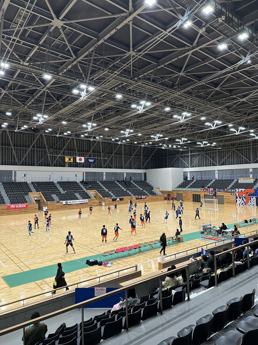 さぁどっちを応援しますかね

 #アグレミーナ浜松 
 #バサジィ大分 
 #古巣vs古巣
 #全日本選手権 
 #フットサル