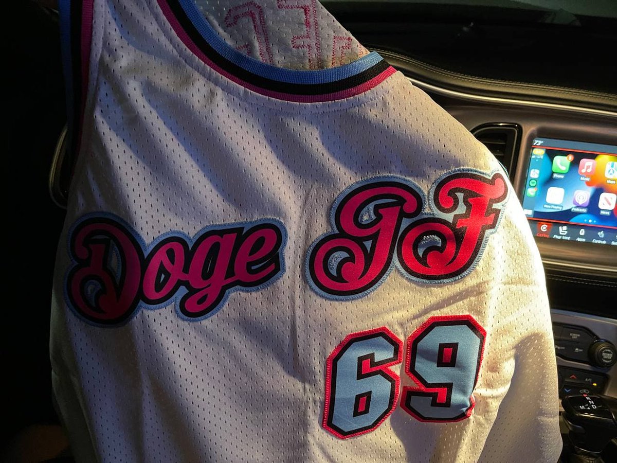 DogeGirlfren (@dogegirlfren) on Twitter photo 