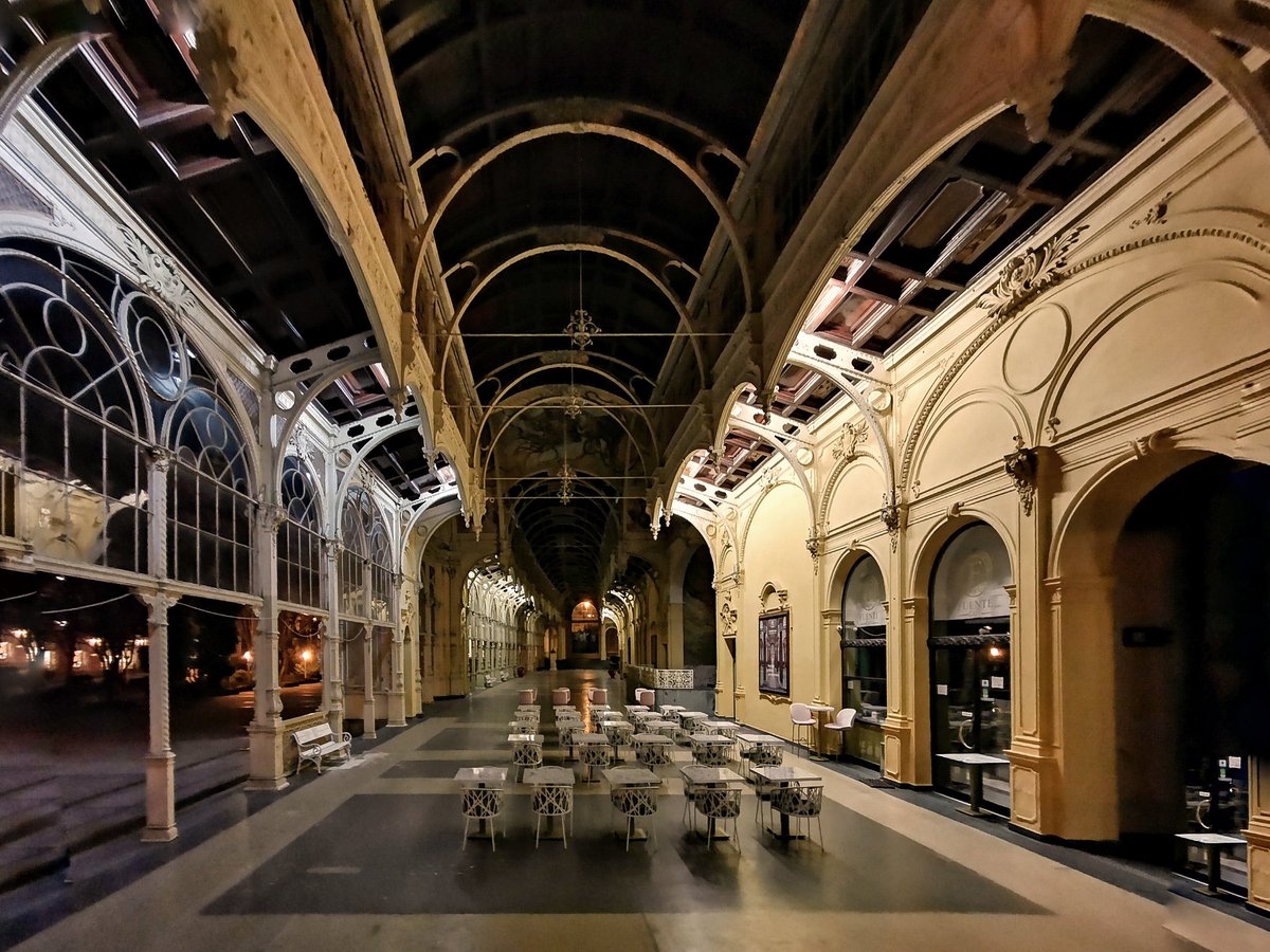 Realitydilna's tweet photo. Poslední večer v Marjánkách a pár záběrů z kolonády po fajné setkání s @Hatsepsowet na tanečním večírku🤓
#nightlife #colonade #mobilphoto https://t.co/Hbd8SShk5Z