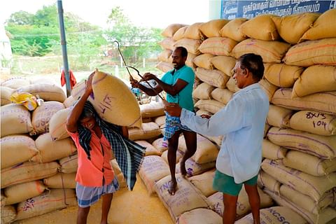 நெல் மூட்டைகள் கொல்முதல் நிலையங்களில் இருந்து எடுக்காததால் விழிபிதுங்கும் கொள்முதல் நிலையங்கள் கவனிக்குமா அரசு
#COLLECTORTHIRUVARUR, #PROTHIRUVARUR, #THIRUVARUR #TNBJP  #Annamalai