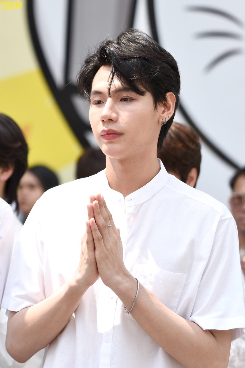 STARSOCIETY_TH's tweet photo. “กัน ณภัทร” “หลงซื่อ ลี” และนักแสดงจากโปรเจคซีรีส์ ของ ENT.SYNC THAiLAND บวงสรวงเพื่อความเป็นสิริมงคล พร้อมแถลงข่าว Project Lineup 2024
#ProjectLineup2024
#ENTSYNCTHAiLAND https://t.co/9uzKvw2V8R