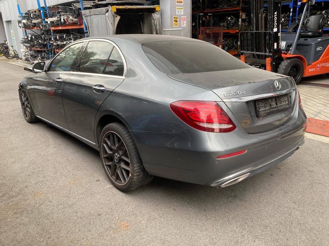 propelauto's tweet photo. Weekend Scrapping of Mercedes W213 E220d M654920 2016' car at #PropelAutoScrapYard 

Come &amp; Grab Spares for your ride now🤗🚙🫶 

#W213 #E200 #E220d #DieselVariant #M654engine #E200spares #InteriorParts #BlackCushions #ChromeTrims #GenuineParts #Idrive #PropelAuto #SingaporeCar https://t.co/H0rWP3Htdv