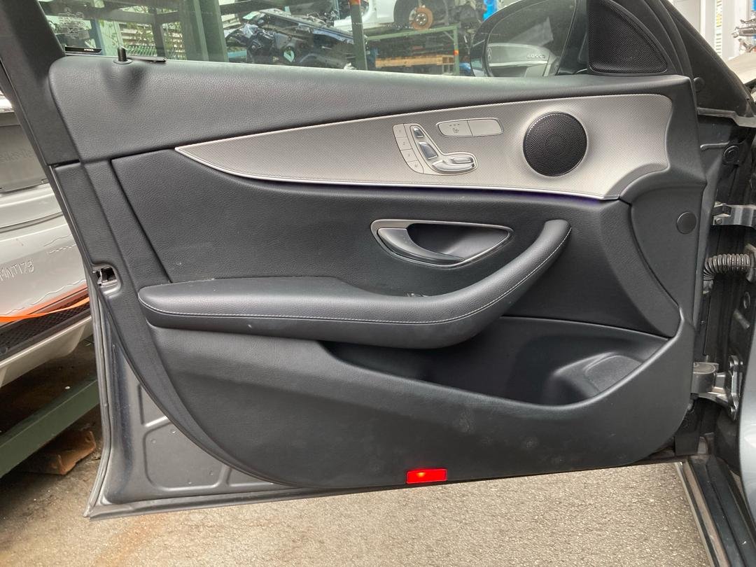 propelauto's tweet photo. Weekend Scrapping of Mercedes W213 E220d M654920 2016' car at #PropelAutoScrapYard 

Come &amp; Grab Spares for your ride now🤗🚙🫶 

#W213 #E200 #E220d #DieselVariant #M654engine #E200spares #InteriorParts #BlackCushions #ChromeTrims #GenuineParts #Idrive #PropelAuto #SingaporeCar https://t.co/H0rWP3Htdv