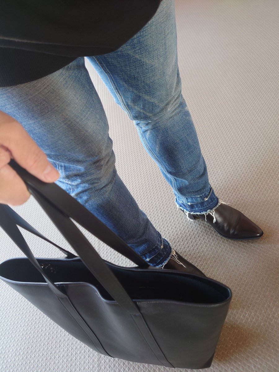 Mitsuya_Junichi's tweet photo. 久々にウェスリー履いたのはよいけど、ブーツ履いて歩き回るのがもう苦痛になってきたな笑

#CELINE #CELINEHOMME #HEDISLIMANE #セリーヌ #エディスリマン #ミュージアムバッグ #BOYDOLL https://t.co/xpWGIzslfm