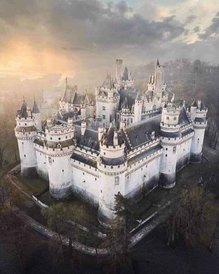 jadiimalick's tweet photo. Pierrefonds Castle
Majestic fortress in France. 🏰🇫🇷 💚 https://t.co/yXN9IAnGRp