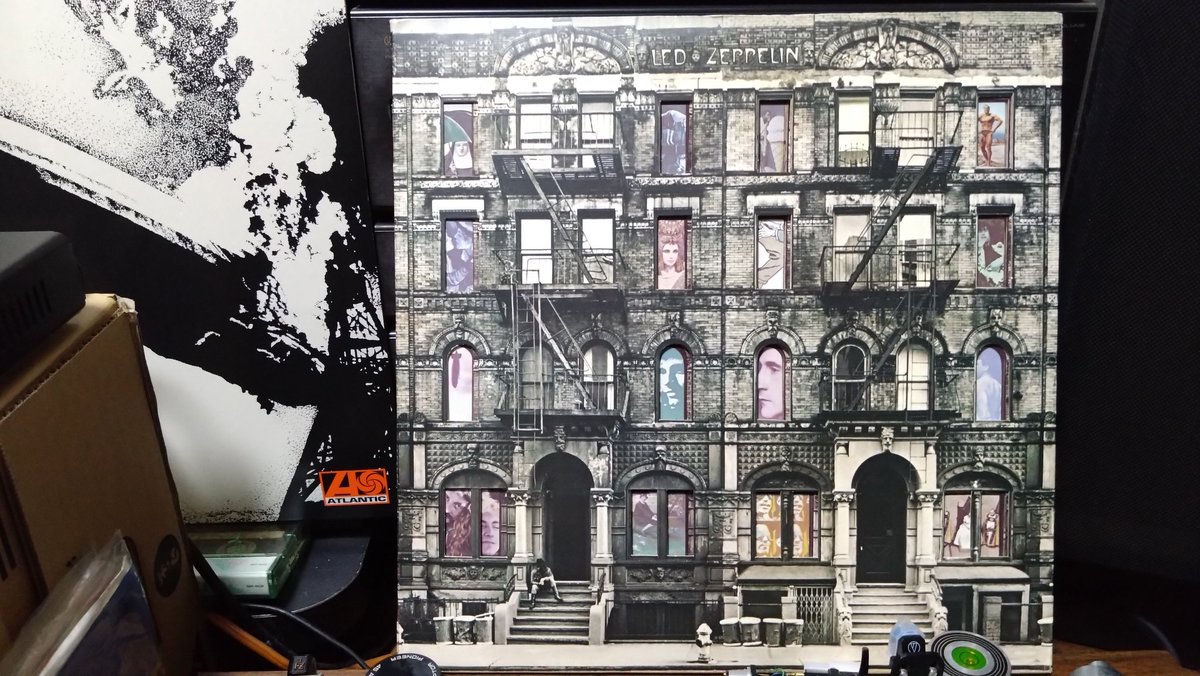 WSa5656's tweet photo. Led Zeppelin フィジカルグラフティアルバムジャケット表昼間🌅🌞裏ジャケットが夜🌃なですよね〜
どうでもいい事でしょうか🤣ね〜笑😄
#BURRN #NEMOPHILA
#Marysblood #LedZeppelin #OMQBERT #吟醸リード https://t.co/b6knmEHYbL