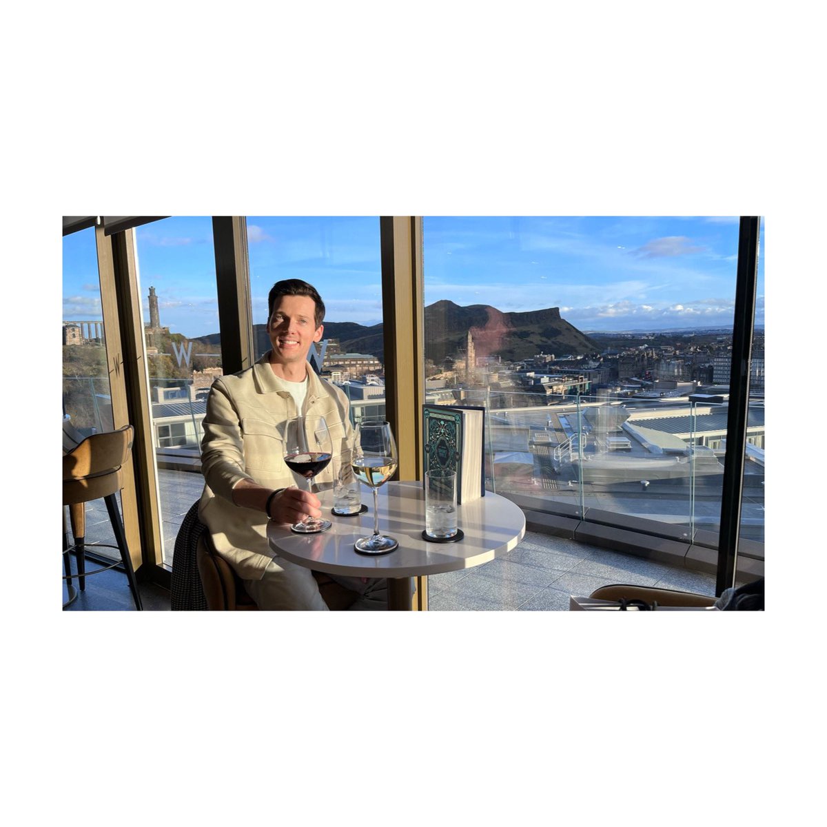 scottwhoatson's tweet photo. Best of the briefest times in Edinburgh….
#Edinburgh #visithome #home #scotland #views #wedinburgh #castle #walterscottmonument #blueskies #blackgrapeedinburgh #yum #pals #family #flyingvisit✈️ #skyline #vista https://t.co/WsjGIUpi1Z