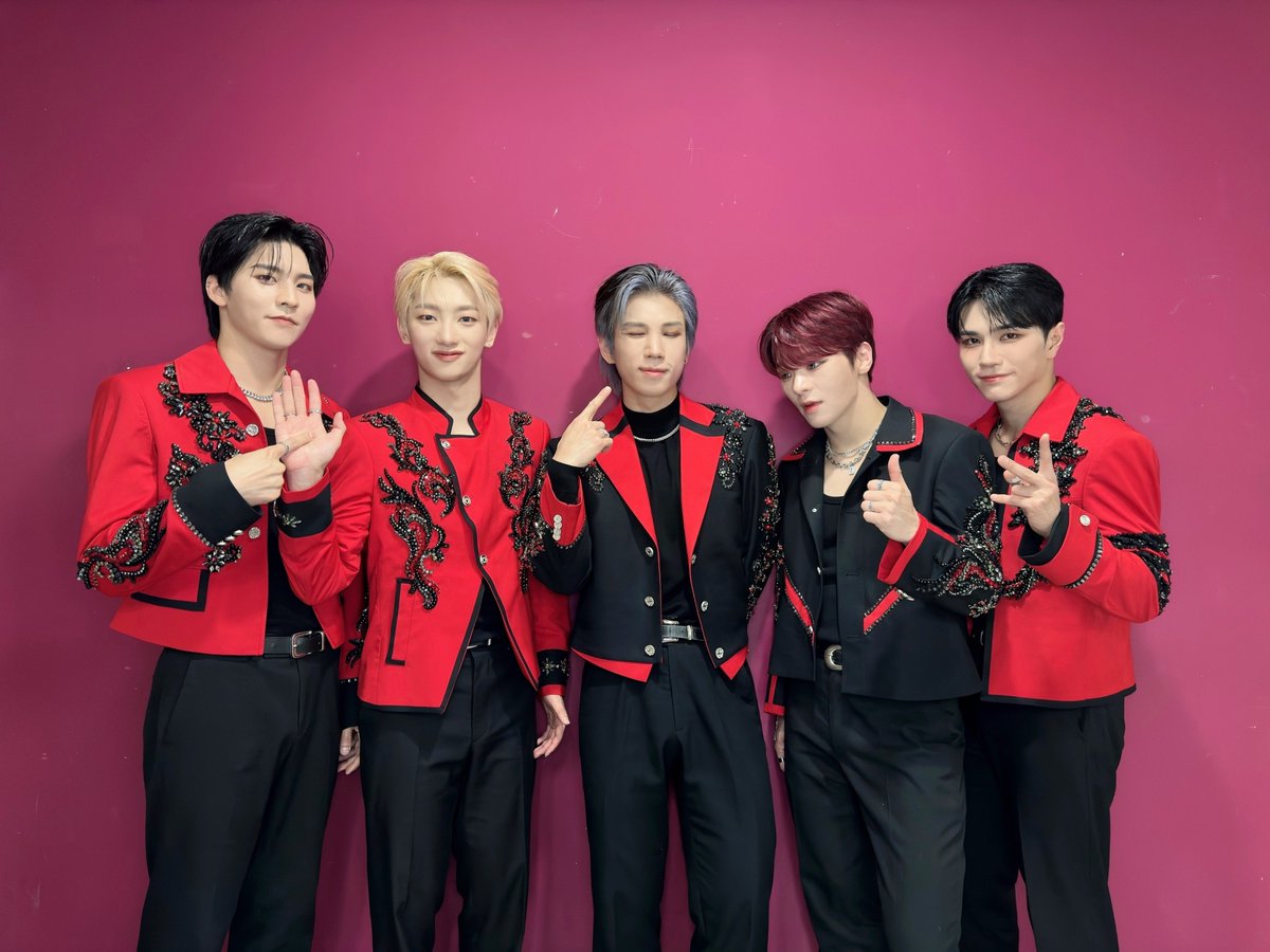 [#VANNER]

최고의 주말을 보내는 방법.txt
ㄴ배너의 잭팟 음악중심 본 방 사 수❕

단 1초도 놓치기 싫은
배너의 무대
오늘도 응원해줘서 고마워😘

#배너
#CAPTURE_THE_FLAG #JACKPOT