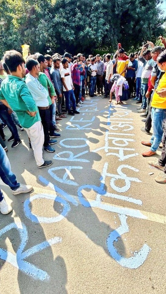 Gen_Alpha_2's tweet photo. #ReExam_RO_ARO
This protest is against paper leak not against government, We Trust Maharaj ji to take right decision. 
Students demand is for Re-Exam👍🏻 
Rt and comment only positive tweets. 

#Prayagraj
#UPP_REEXAM
#UPP_Paper_reexam
#लेखपाल_नियुक्ति_पत्र_दो
#ReExam_RO_ARO https://t.co/fwD1kQxMGb