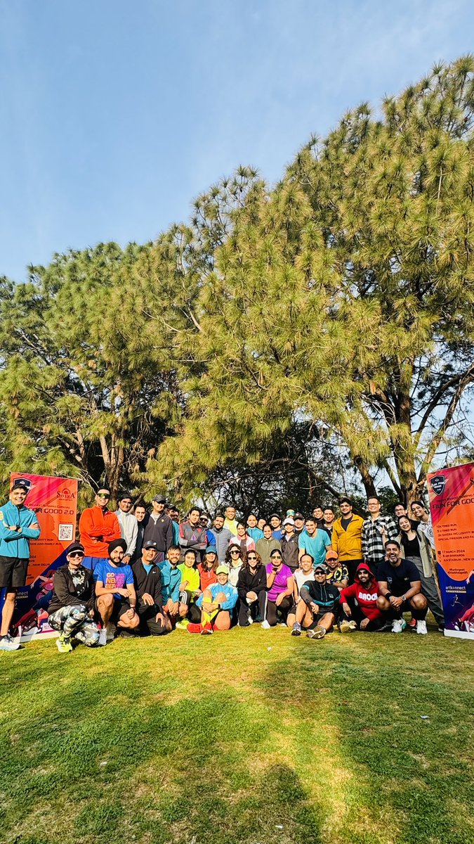defaultrunner's tweet photo. NDM ready with the teal tribe #tealtribe #newdelhimarathon #apollotyresnewdelhimarathon #running #community #runwithreeti https://t.co/VPeQgZcFvE