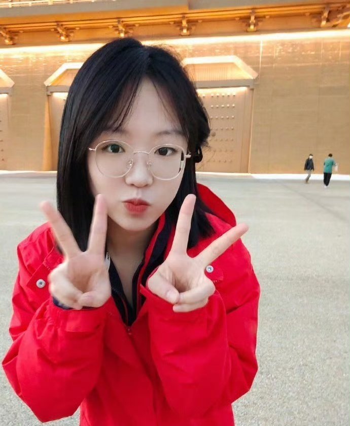 kook273988's tweet photo. 🉑眼镜妹��家乖乖女私底下都很反差 #反差学生 #眼镜妹 https://t.co/CQEGNzDhDn